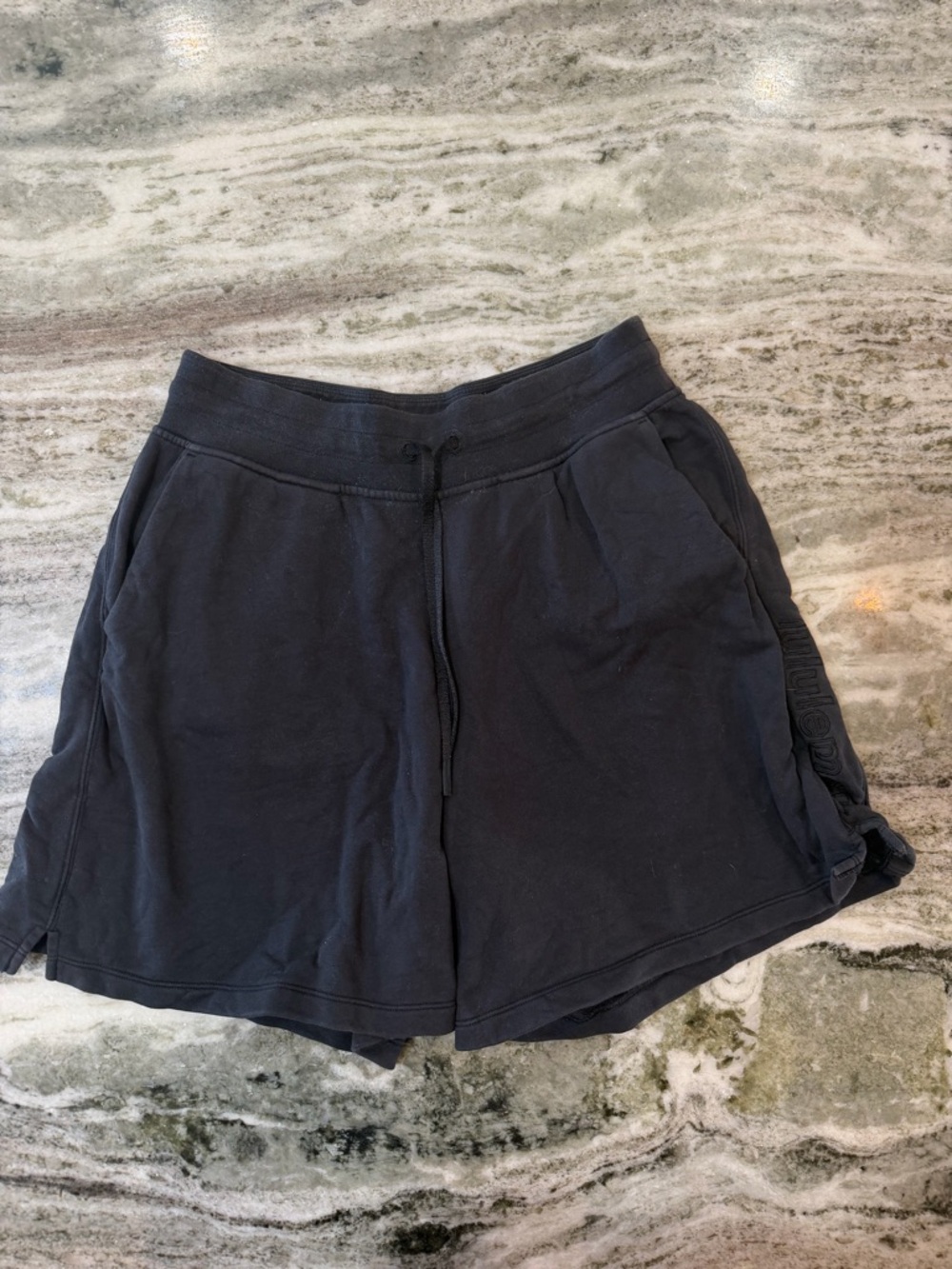 Lululemon All Yours High-Rise Short 7"
Black Size 8 - Picture 3 of 8